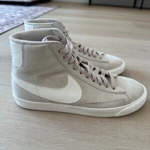 Nike Blazer Mid '77 Sneaker